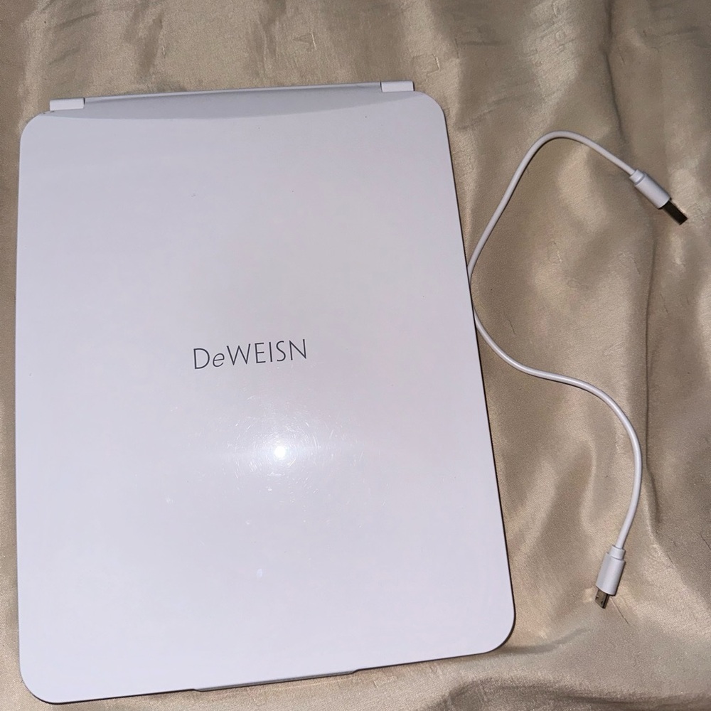 White desk mirror that lights up. Will come with charging wire.